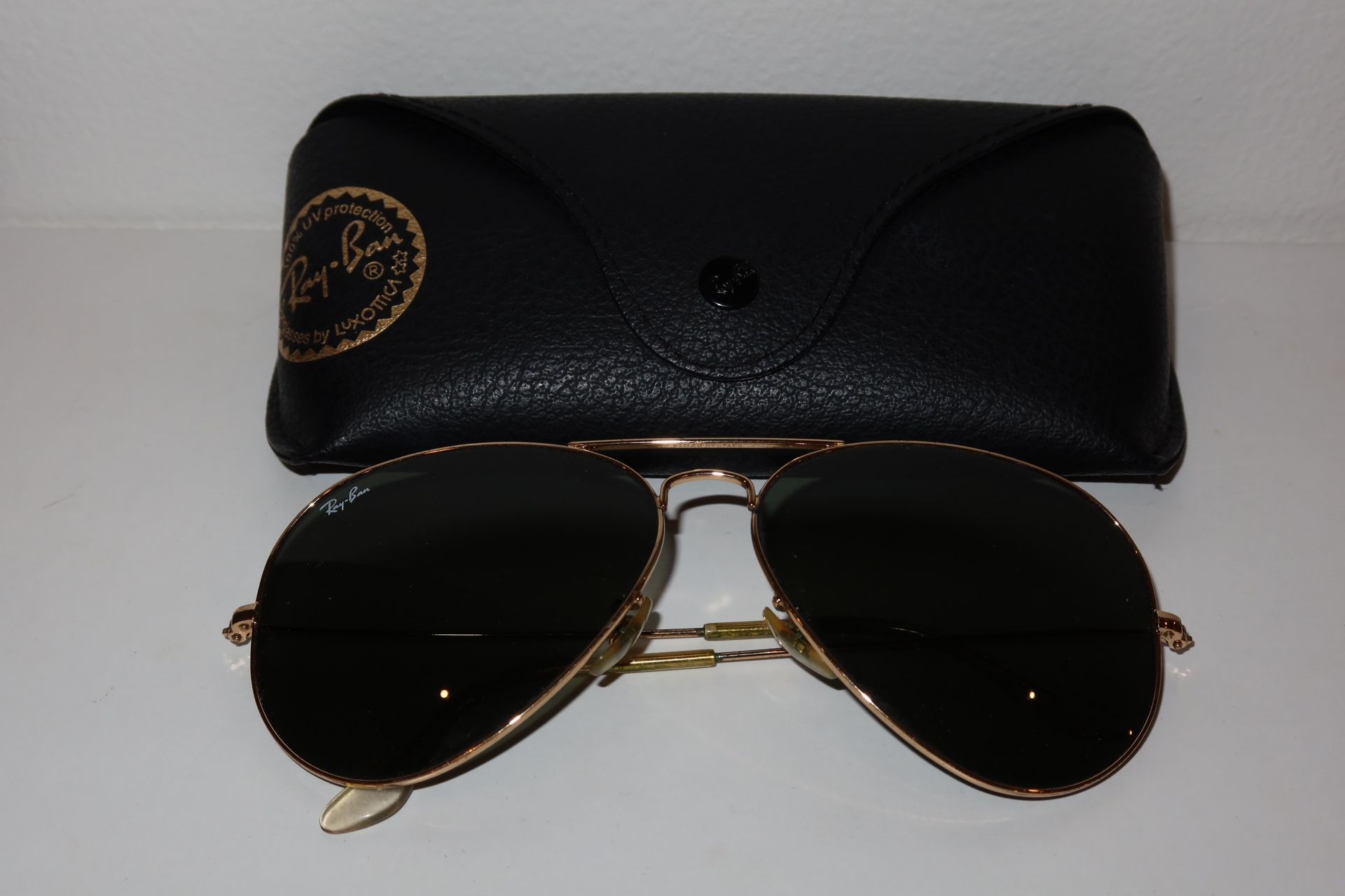 Ray-Ban Aviator Sunglasses with Black Case