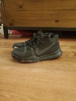 Youth Size 1 Kyrie Irving Basketball Shoes