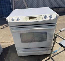 GE Electric Range with Glass Cooktop 80 or best offer