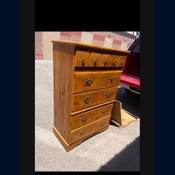 🌹QUEEN SIZE BEDROOM SET: DRESSER, CHEST, BED FRAME🌹