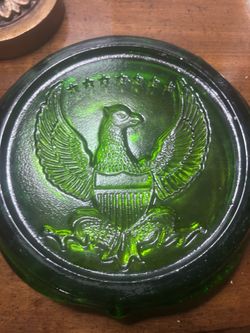RARE Heavy GREEN GLASS ASHTRAY by TIARA EXCLUSIVE "American Seal" EAGLE & STARS