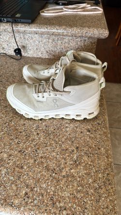 Womens 11 Men’s 9.5 waterproof cloud wanderer on cloud mid top ivory, hiking sneakers, shoes