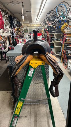 Brown Leather Horse Equestrian Saddle