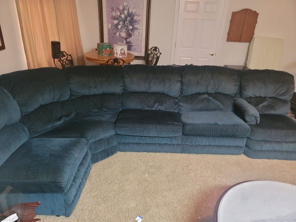 Sectional Sofa with pull out bed