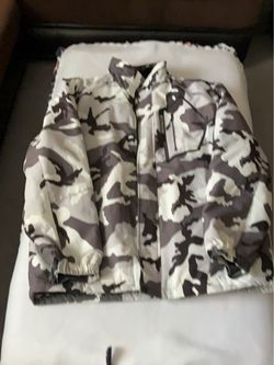Camo Print Zip-Up ski/snowboard Jacket -large
