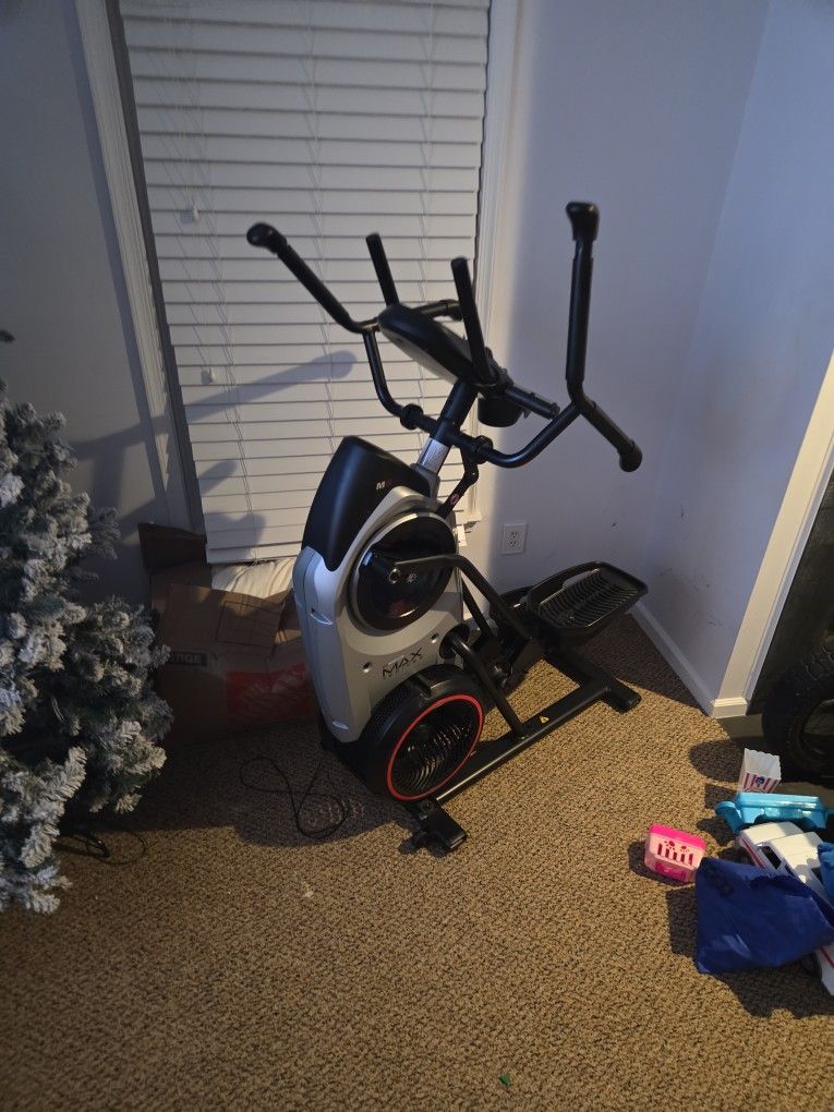 Bowflex MAX trainer M6