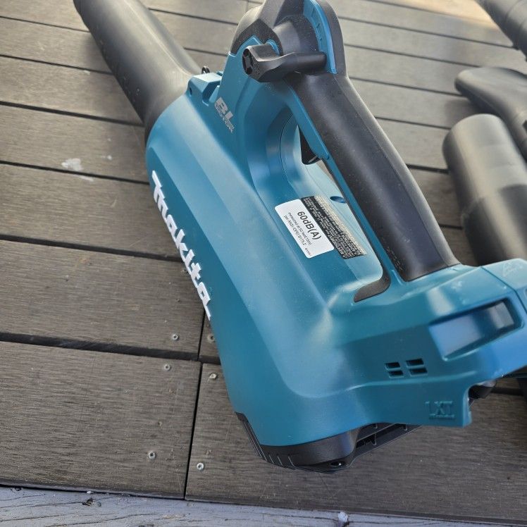 Makita 116 MPH 459 CFM LXT 18V Lithium-Ion Brushless Cordless Leaf Blower Tool Only