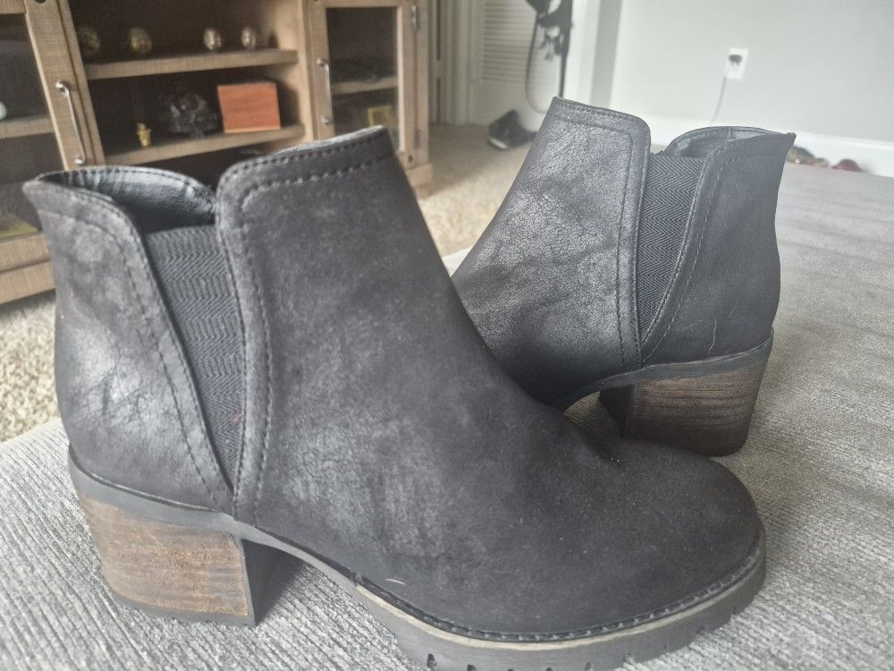 Carlos By Carlos Santos