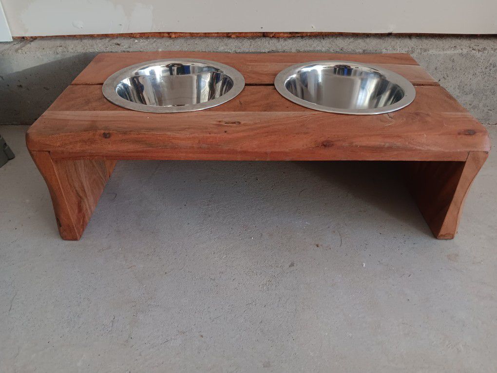 Mid Height Dog Or Cat Bowl Set With Holder