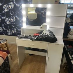 Makeup Vanity Desk with mirrors & lights 
