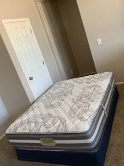 FULL BEAUTYREST MATTRESS AND FREE BOX SPRING