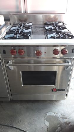 WOLF GOURMET PROFESSIONAL STOVE 30"