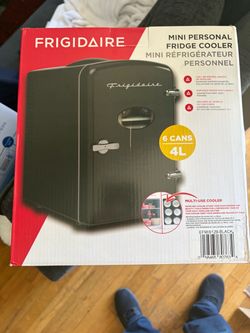 Frigidaire Mini Personal Fridge Cooler 4L Black