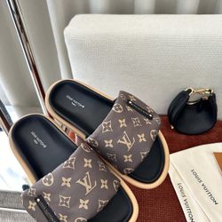 LV Louis Vuitton Women's Pool Pillow Old Flower Thick-soled Velcro Slippers (off11)
