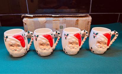 Adorable vintage NEW set of 4 winking Santa small mugs with winking eyes and original packaging