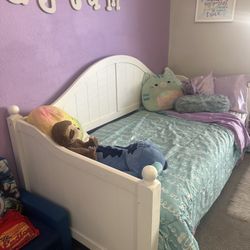 Solid Wood Trundle Bed
