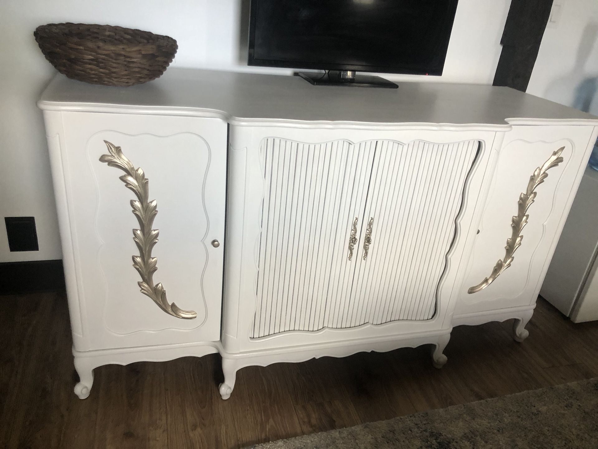 antique light up bar/buffet