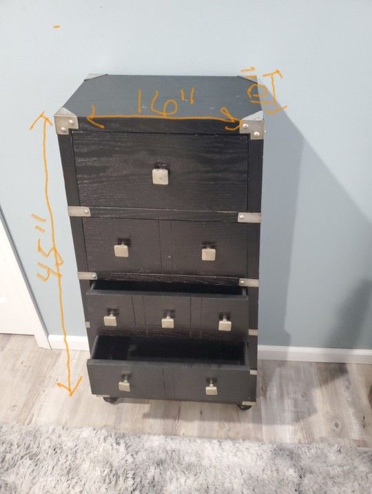 Black 5-Drawer Dresser/Chest