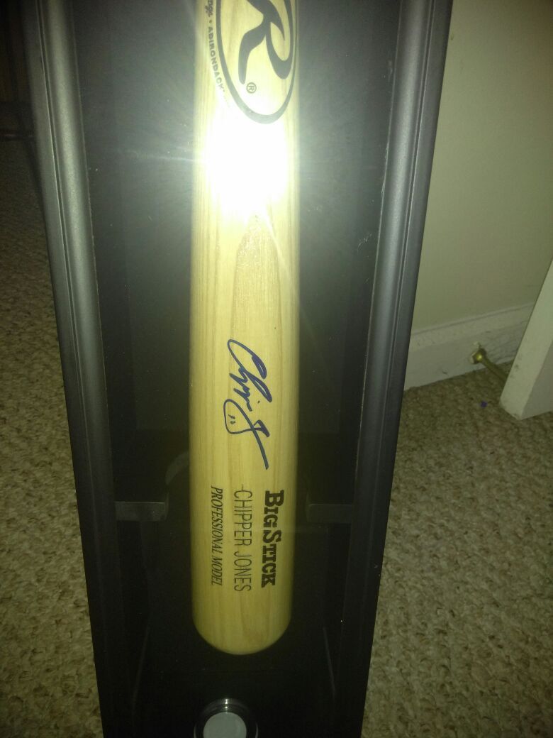 Authentic signed chipper jones big stick Batin UV protected case with certificate of authenticity
