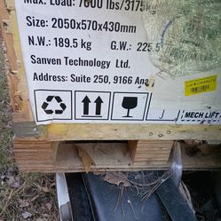 New in crate Vevor 7000lb portable vehicle lift