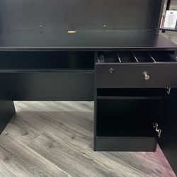 Black Desk