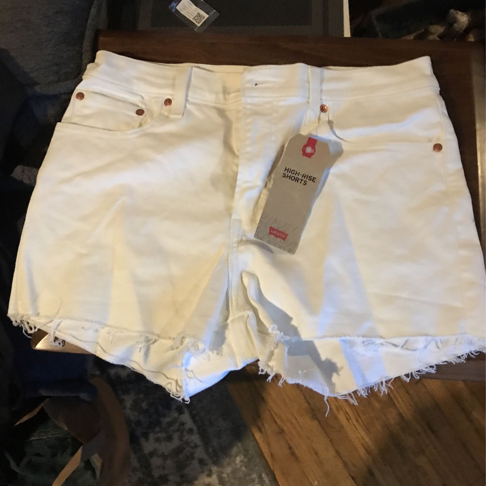 Womens Cut Off Levi Shorts 31 Waist