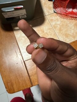 Baby diamond stud earring