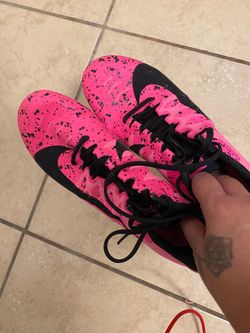 Soccer shoes