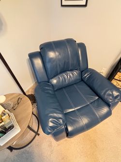 Blue manual recliner