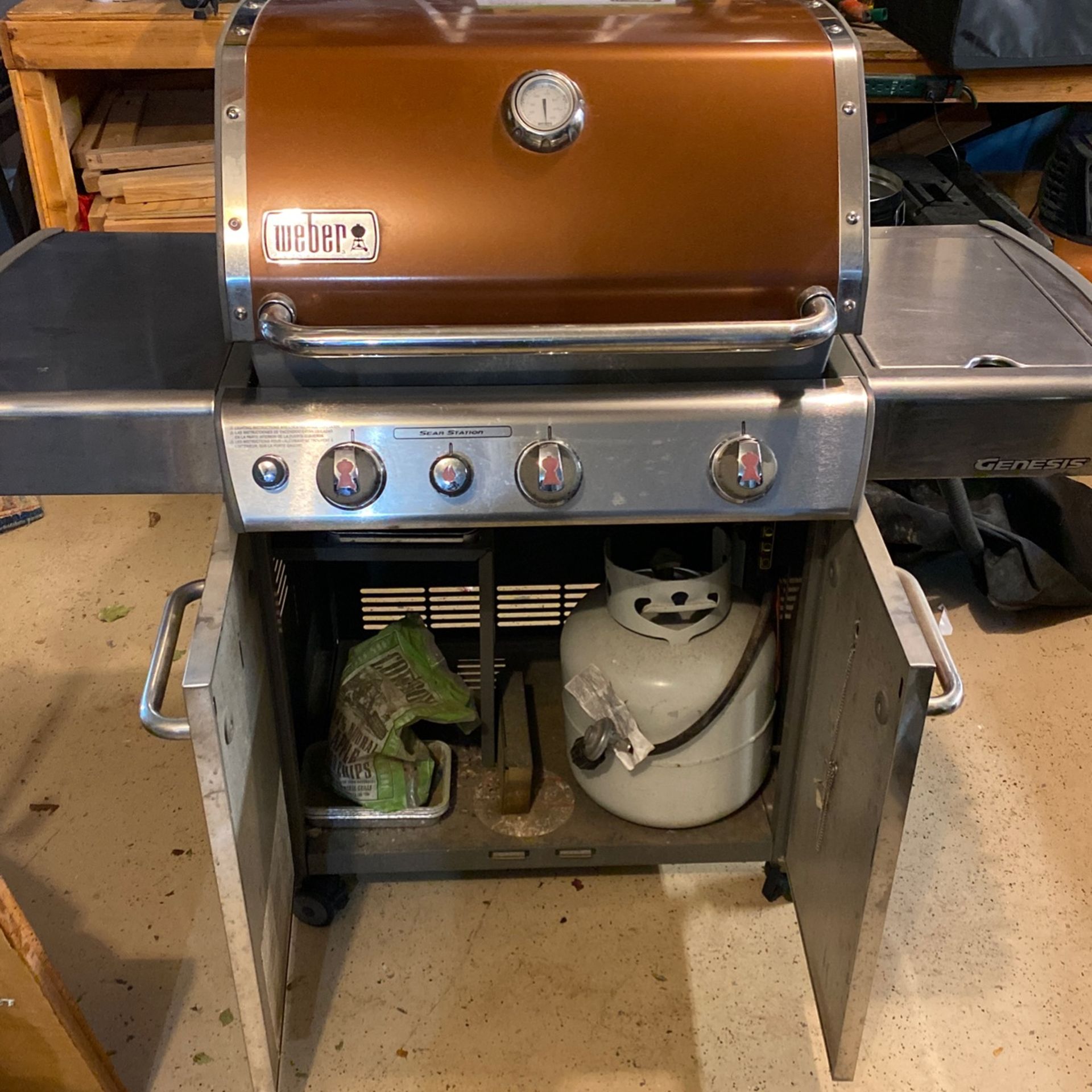 Weber Genesis 3Burner Gas Grill W/Searing Station for Sale in Kansas