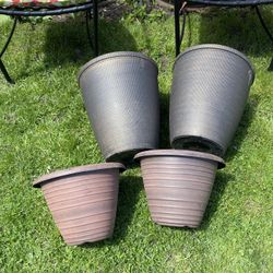 Set Of 4 Bronze Finish Plastic Outdoor Indoor Planters Pots