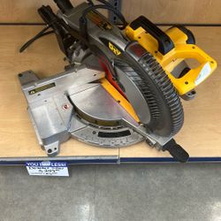 Dewalt saw 