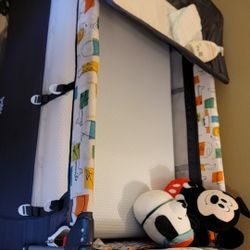🚨 Moving Sale – 4-in-1 Baby Playpen / Co-Sleeper w/ NEW Mattress