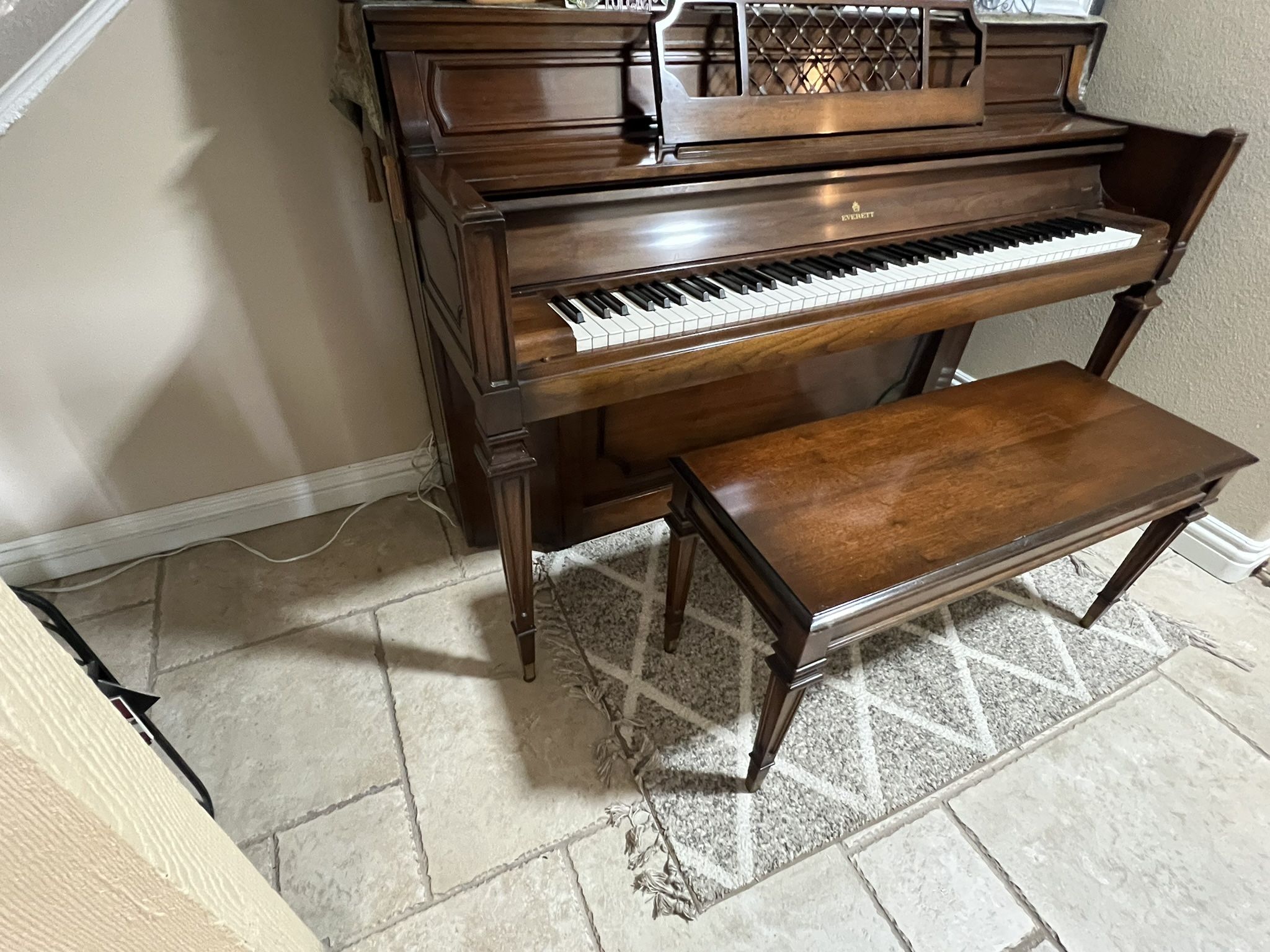 Upright Everette Piano