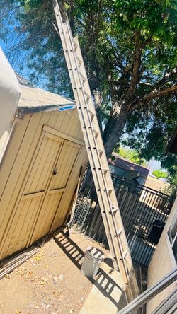 28ft Keller Aluminum Extension Ladder