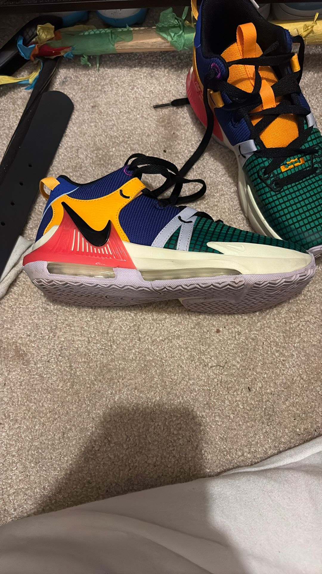 LeBron Witness 7s (Basketball Shoes)