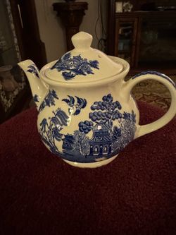 Windsor Made in England Blue willow Teapot