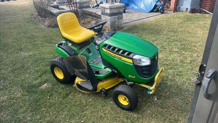 John Deere D125 Lawn Tractor