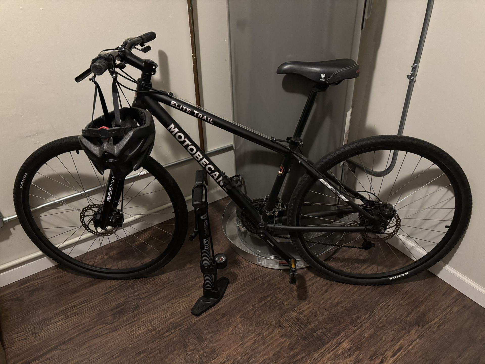 Hybrid Bicycle W/ Pump & Helmet