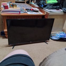 32" TCL Roku TV