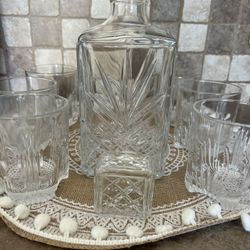Stylish Whiskey Decanter And Set Of Matching 6 High Ball Whiskey Glasses 