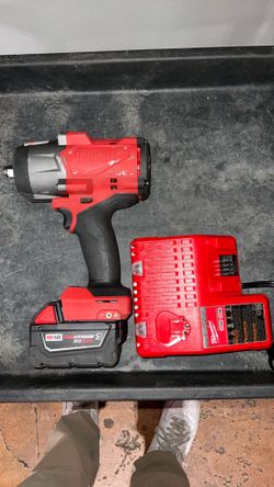 MILWAUKEE 1/2 IMPACT WRENCH