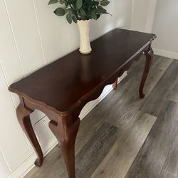 Console Table. Cherry Finish Pick Up In Sylmar Ca