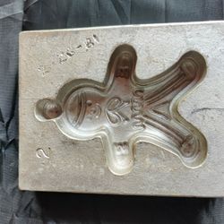 VINTAGE METAL GINGERBREAD MOLD 