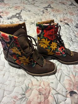 Women boots size 7