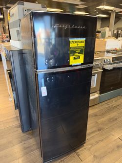 Frigidaire 7.5 cu.ft Refrigerator Take It Home Today $0 Initial Payment READ DESCRIPTION PLEASE