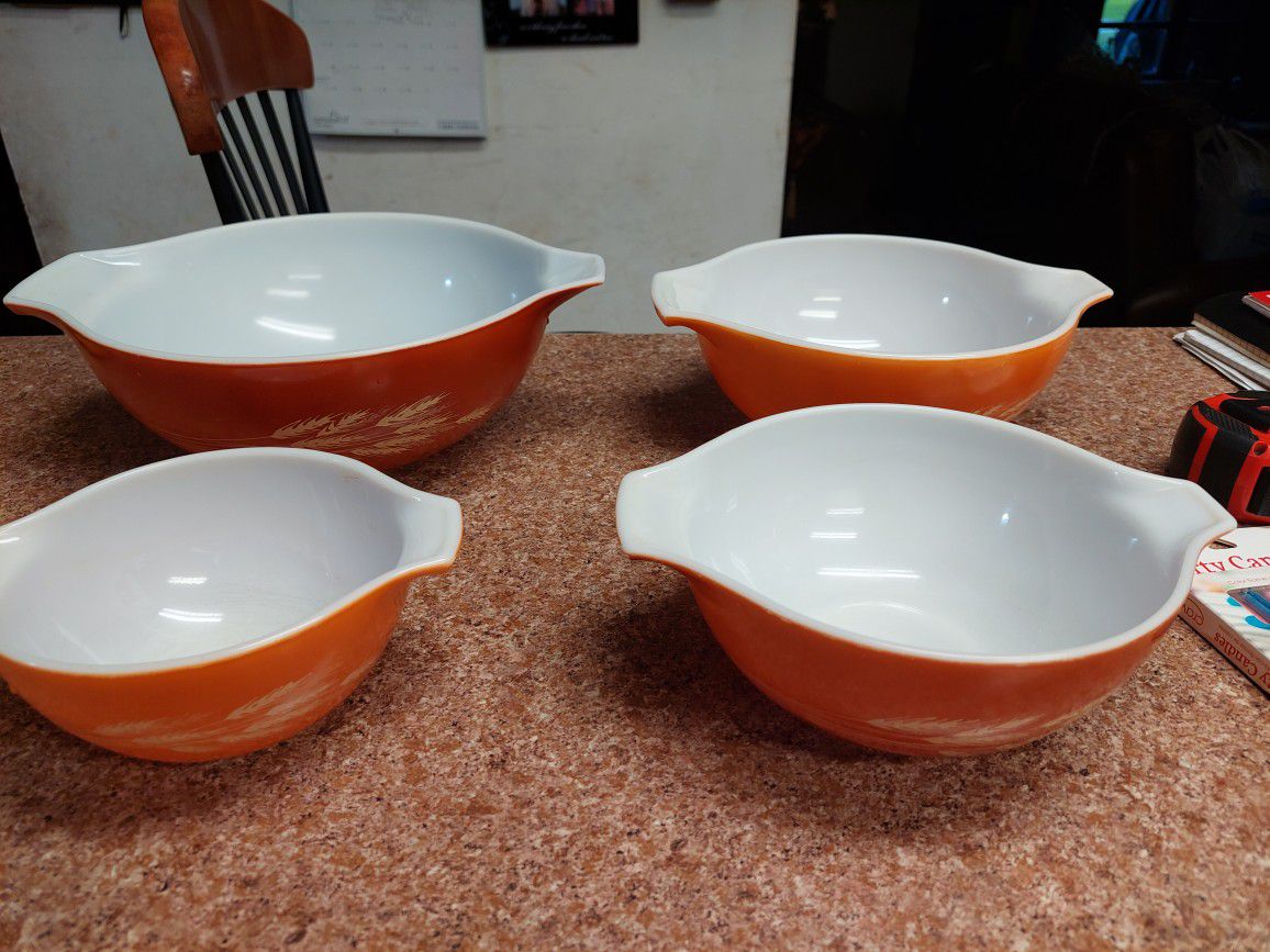 Vintage pyrex mixing bowls $60 for this set