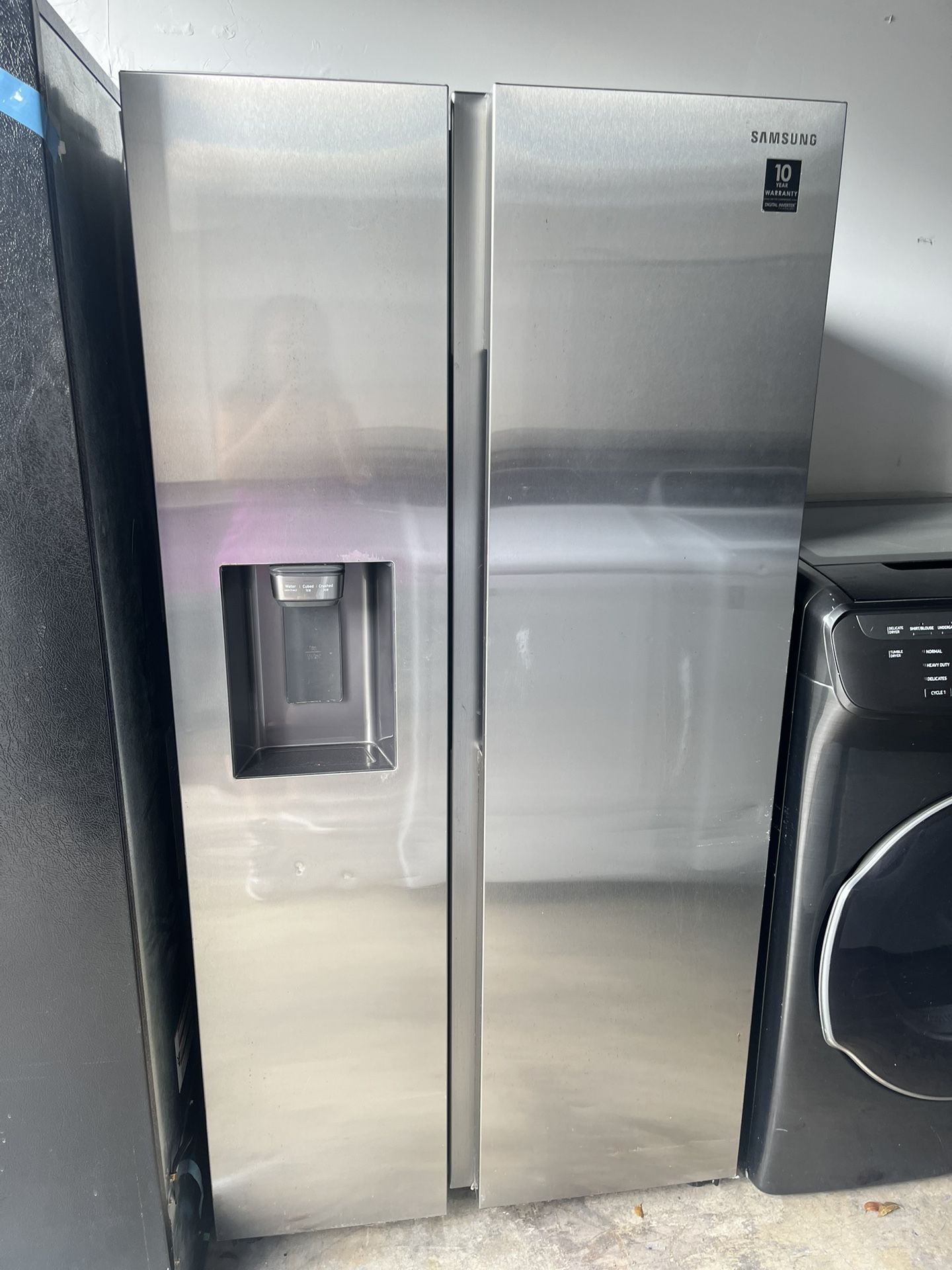 SALE !! Samsung side-by-side refrigerator with water dispenser and ice maker