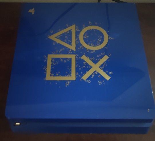 A PS4 days of play system with 2 controllers