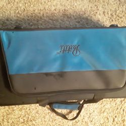 Alto saxophone case with backpack straps
